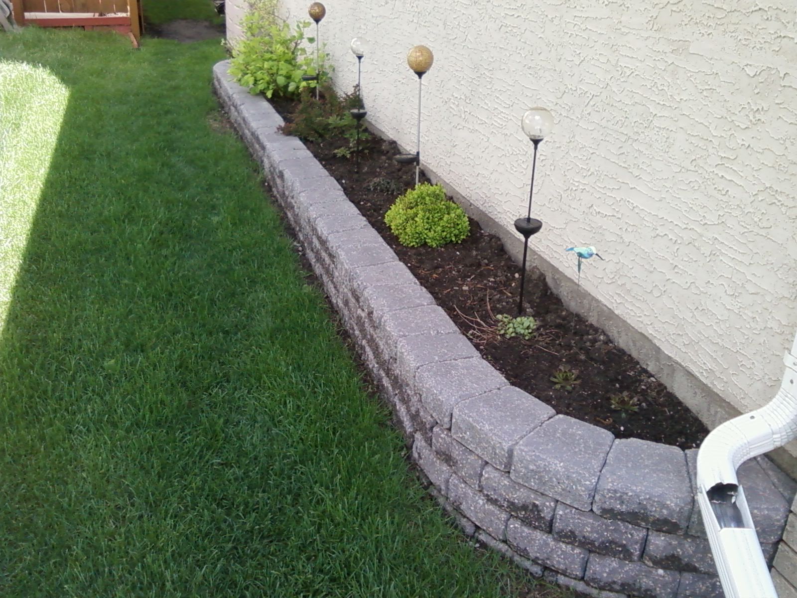 raised-garden-retaining-wall-pavers
