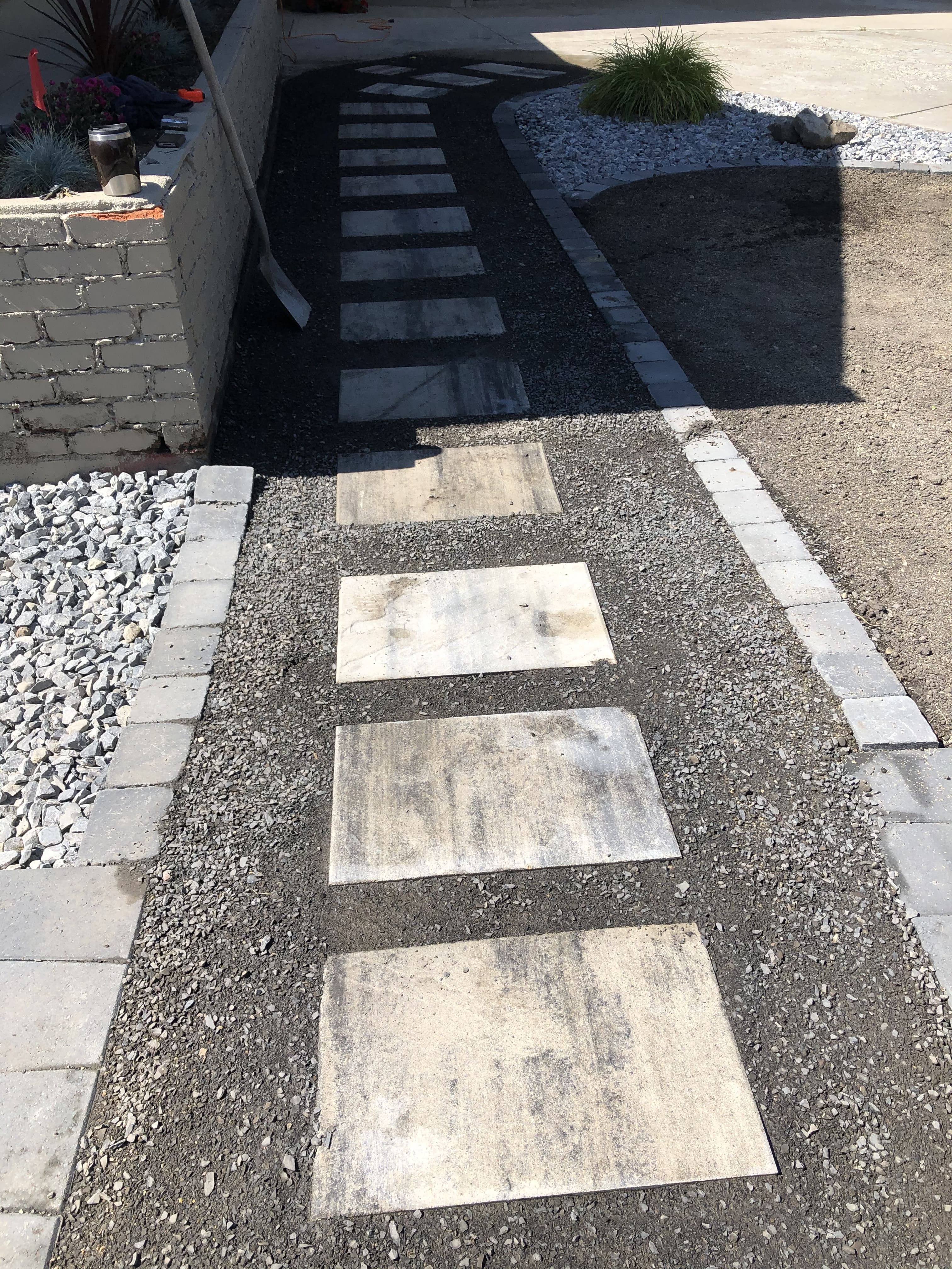 walkway-pavers-borders-and-decorative-rocks