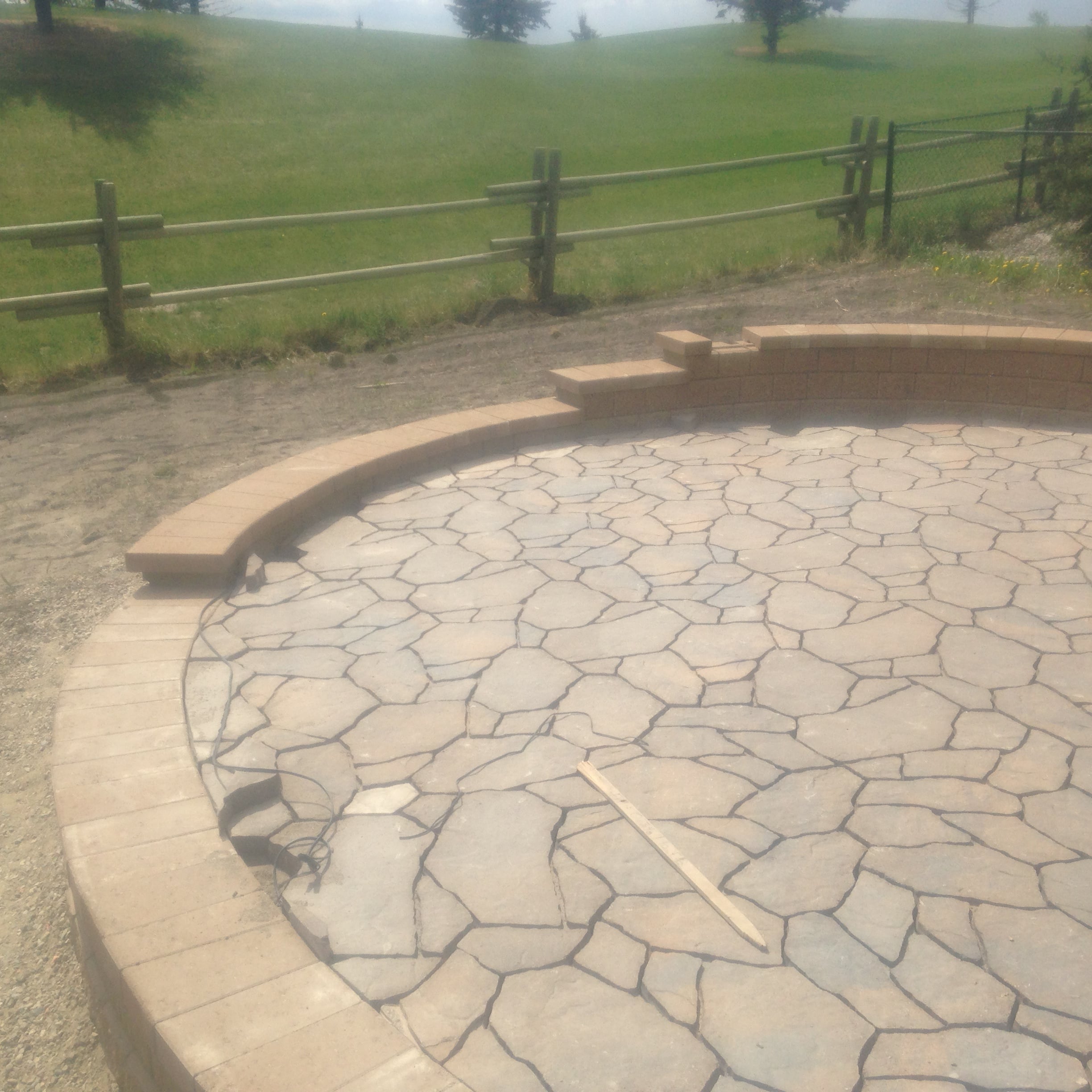 circular-patio-stones-and-retaining-wall-bricks
